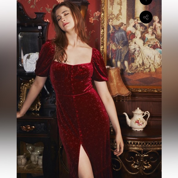 Lait Collection 🌹 Riley Front Slit Velvet Midi Dress ♥️ - Picture 3 of 5